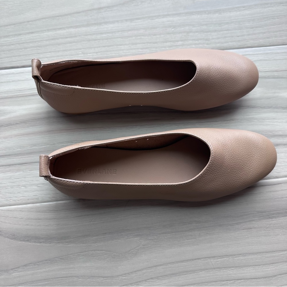Everlane Women's Flats in Taupe